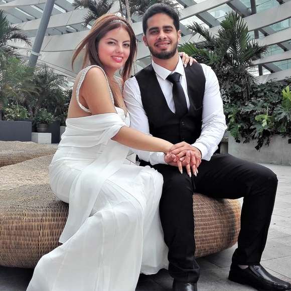 Meet your Poshers, Ramiro & Nicoletta - Picture 7 of 8